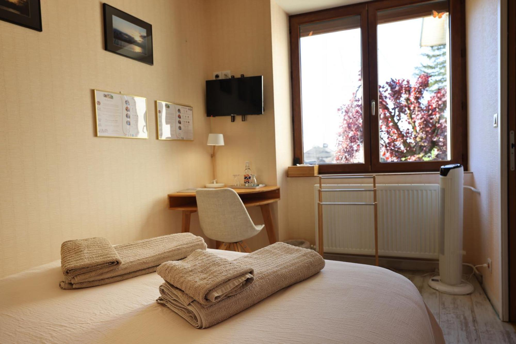 Au Bon Vivant Dampierre-sur-Salon Exterior photo